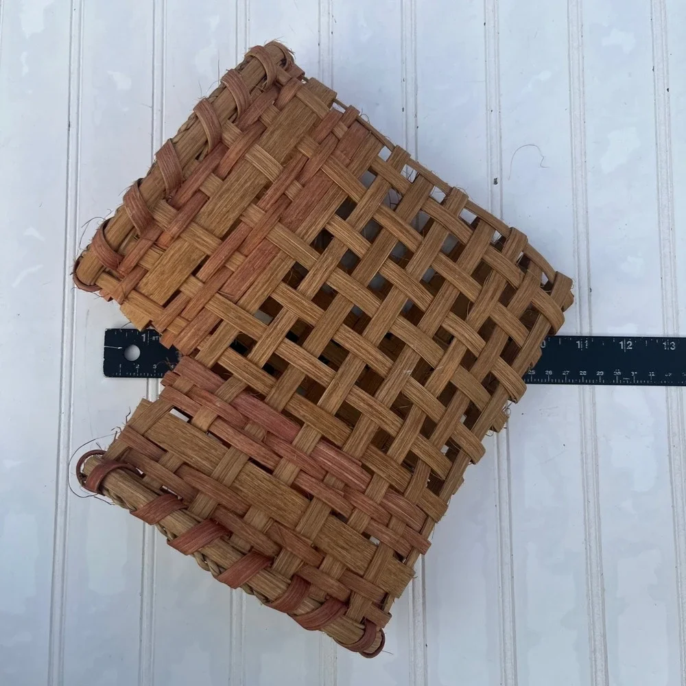 Handmade Heart Shaped Woven Wood Wall Basket Pocket Rustic Brown Lattice Decor